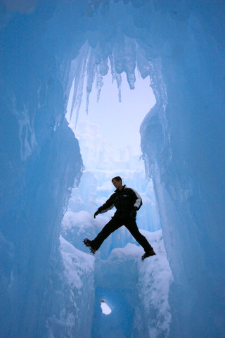 Illustration for article titled 7 Surreal, Towering Ice Castles That You Can Actually Visit